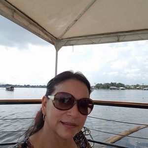 Meet your Posher, Elia